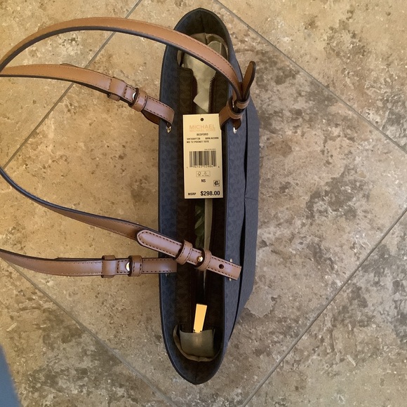 Lady’s MK purse tote - Picture 2 of 4